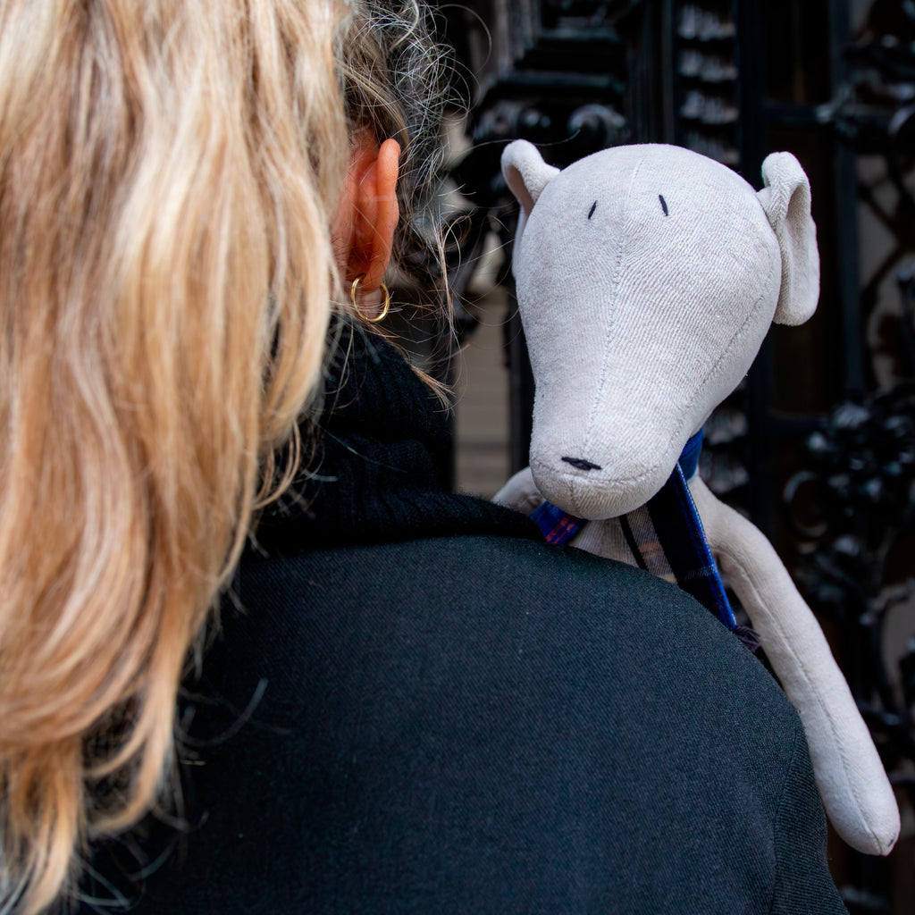 ARTIE THE GREYHOUND - L